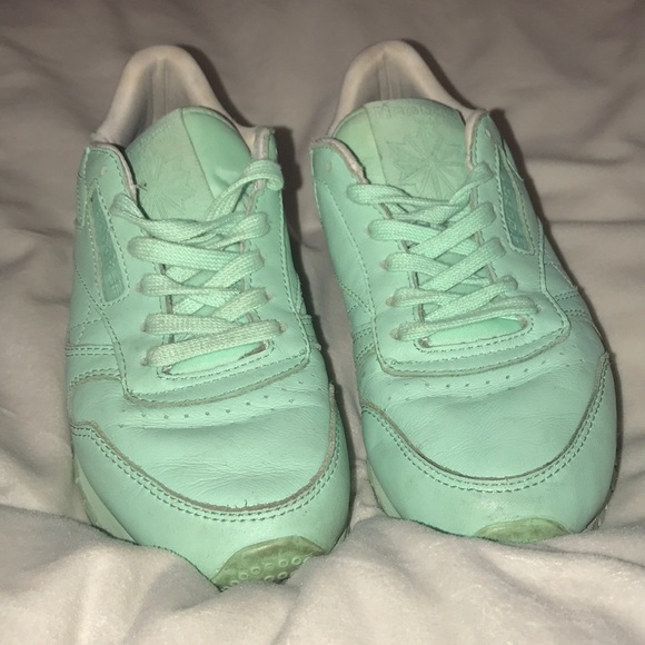 PASTEL MINT GREEN REEBOK SKEAKERS - Picture 2 of 5